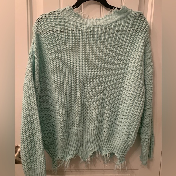 Beautiful sweater from local boutique - Picture 4 of 5
